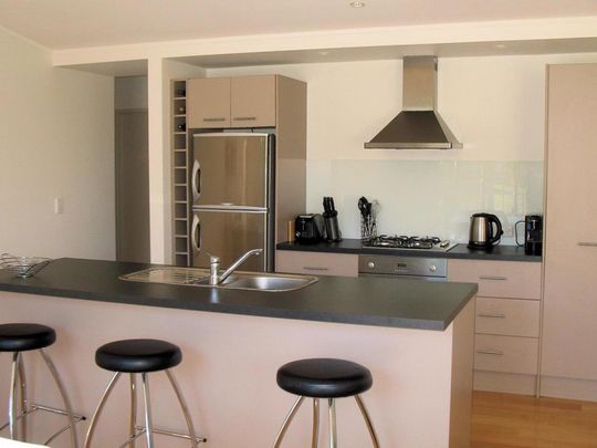 PURIRI PLACE - SUNNY AND SPACIOUS - Photo 1