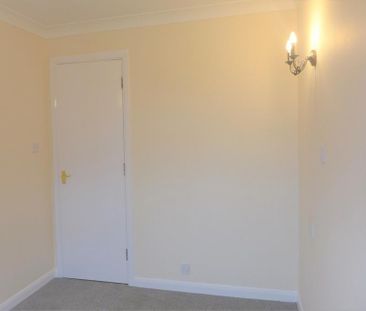 1 bedroom retirement property to rent - Photo 3