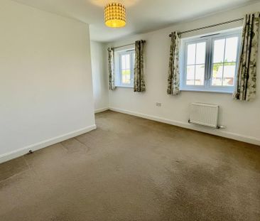 4 bedroom semi-detached house to rent - Photo 4