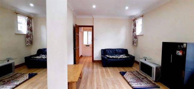Sulgrave Road, London, Hammersmith - Photo 1