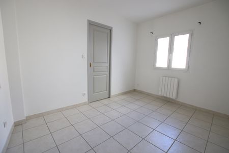 Location Maison 3 pièces 57m² AUBIGNAN 84810 - Photo 3