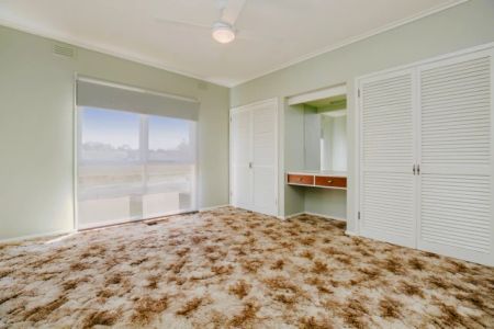 3 Bed, 1 Bath - Photo 4