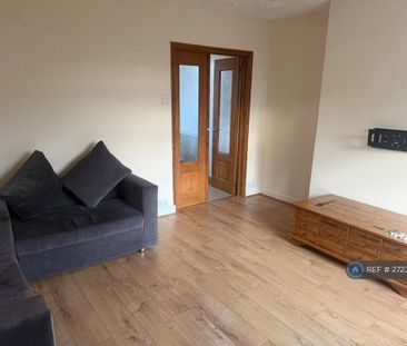 3 bedroom end of terrace house to rent - Photo 1