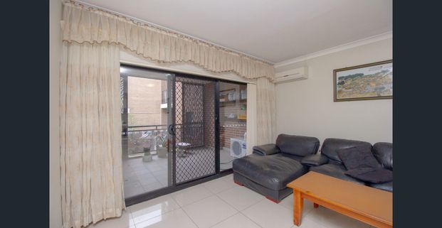 Modern 2 Bed Apartment Living in Merrylands - Photo 1