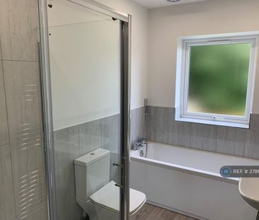 3 bedroom end of terrace house to rent - Photo 3