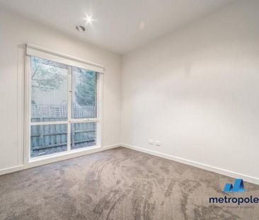 2/6 Howard Avenue, MOUNT WAVERLEY, VIC - Photo 4