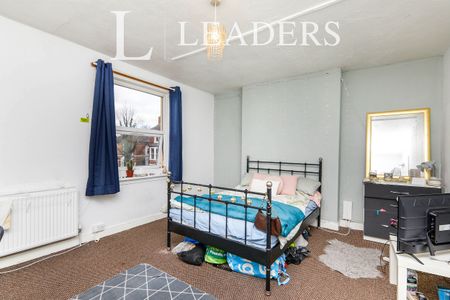 6 bedroom semi detached to rent Gedling Grove, Nottingham, Nottinghamshire, NG7 - Photo 2