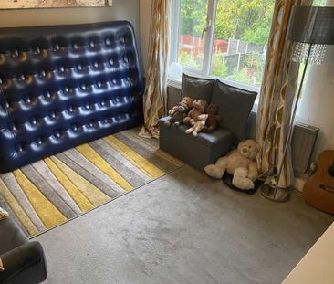 3 bedroom semi-detached house to rent - Photo 3