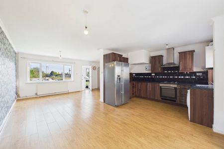 3 bedroom House in Welbeck Road, Maidenhead - Photo 5