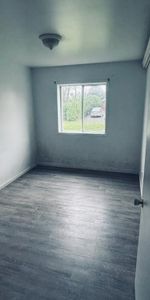 Libre fin juillet 4 1/2 bas d'immeuble chauffer-éclairer - Photo 3