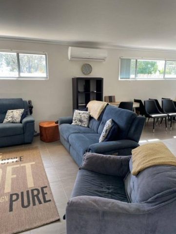 Secret Harbour Family Home - Photo 5