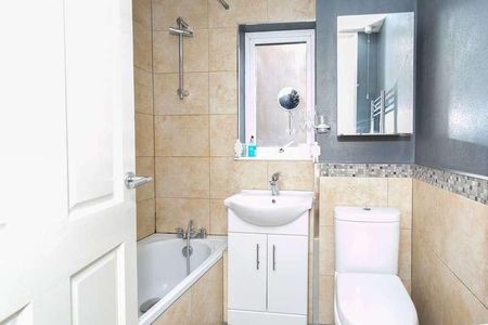 Mortimer Close, Bushey, WD23 - Photo 3