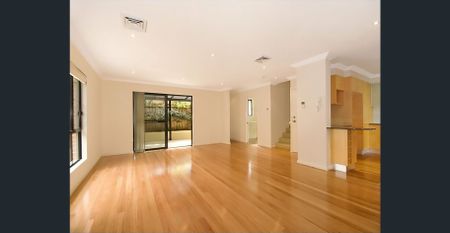 Luxury Townhouse for Lease – 3 Bedrooms + Attic/4th Bedroom - Photo 2