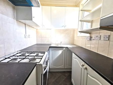 2 Bed Flat, Oak Tree Dell, NW9 - Photo 4