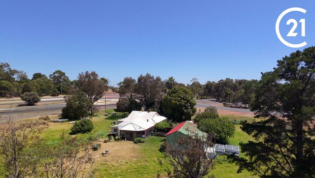 Fresh 2x1 Country Living and Peaceful Surroundings with Easy Access to Bunbury and Local Amenities. - Photo 1