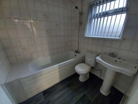3 bedroom terraced house to rent - Photo 3