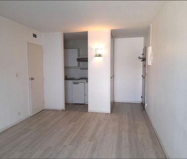 Location Appartement 2 pièces 39m² BORDEAUX 33000 - Photo 2