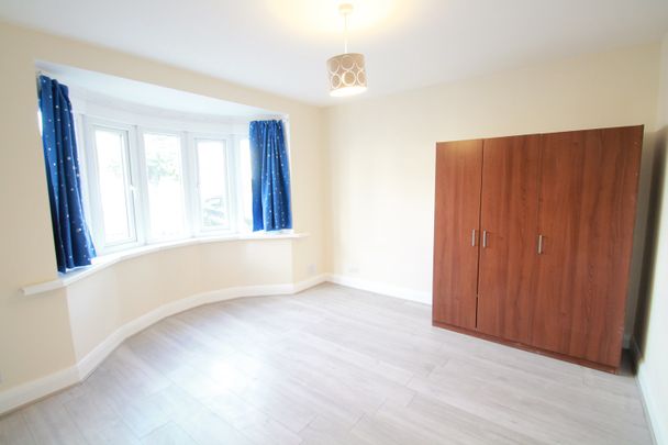 5 Bed End Terrace, Lewis Crescent, NW10 - Photo 1