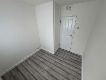 Farndale Green, TS19 - Photo 4