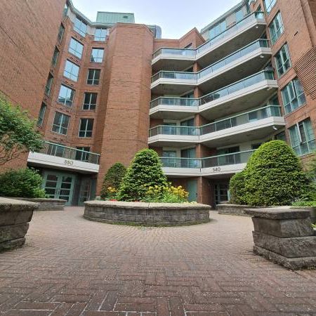 Huge 2 bed, 2 bath condo - Utilities and Parking Incl! - Photo 1