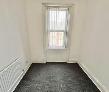 3 bedroom flat to rent - Photo 5