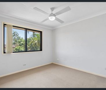 Well-Located Townhouse Offering Comfort and Convenience - Photo 5