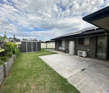 Beautiful Modern 3 Bedroom Home with Expansive Views - Photo 4