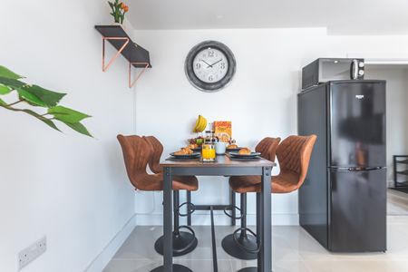 2 Bed Flat, Atlantic Mansions, SO14 - Photo 2