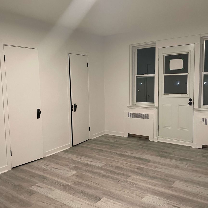 Comfortable 2-Bedroom Apartment in Convenient Neighborhood! - Photo 1