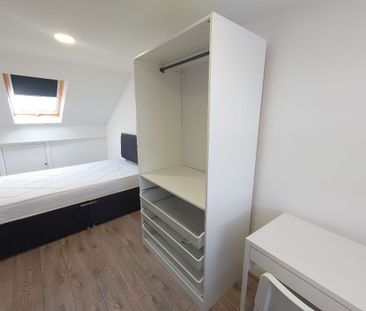 Binns Road, Liverpool. - Photo 6