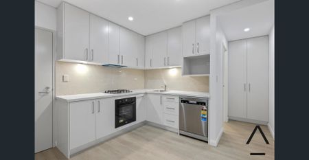 Beautifully Built, Over-Sized, Centrally Located, Sun Filled, Designer Luxury One Bedroom Apartment - Photo 2