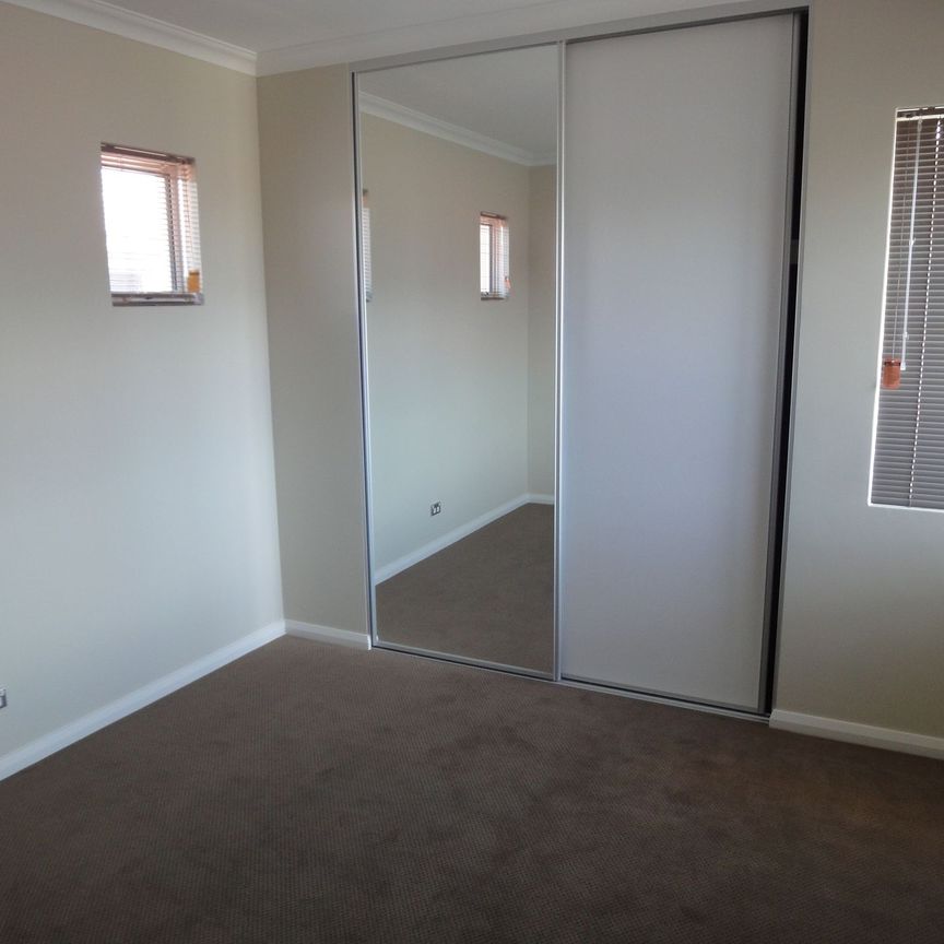 Spacious 3-Bedroom Home for Rent in Charming Rivervale&excl; - Photo 1