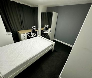 4 bed Semi-Detached House for Rent - Photo 1