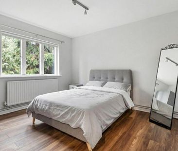 3 bedroom flat to rent - Photo 4