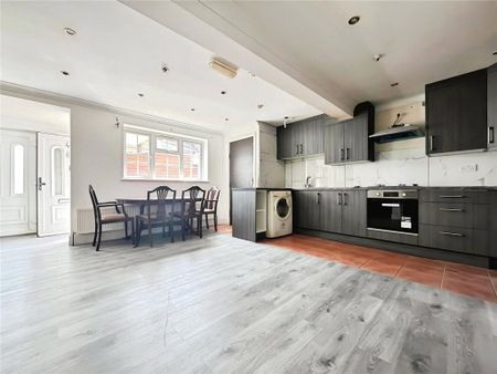 1 bedroom in a house share to rent - Photo 4