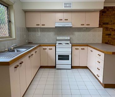 WALKING DISTANCE TO HOSPITALS & IPSWICH CBD - Photo 6