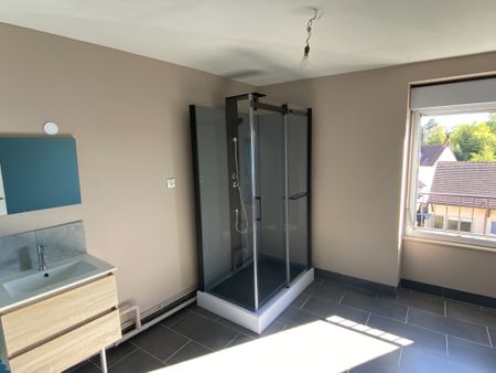 Location Appartement 3 pièces 79m² LE CREUSOT 71200 - Photo 3