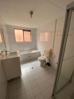 “Spacious 4-Bedroom Apartment in Prime Auburn Location” - Photo 1