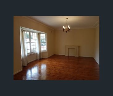 Bright & Comfortable house in a quiet street - Photo 1