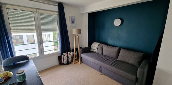 A LOUER AU CENTRE VILLE - STUDIO MEUBLE 18.61M² - Photo 2