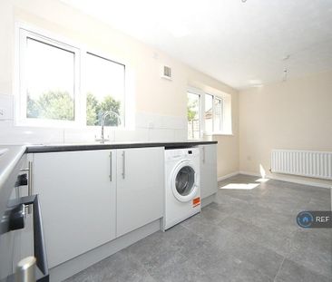 3 bedroom terraced house to rent - Photo 5