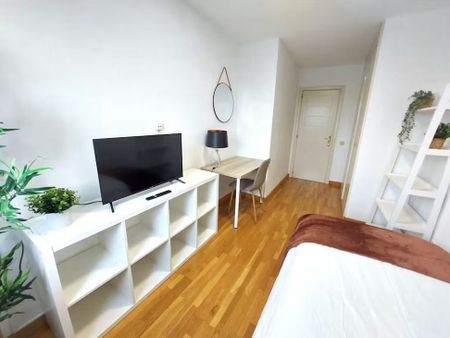 Avenida de España, Coslada, Community of Madrid 28821 - Photo 5