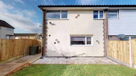 Room in a Shared House, Helston Road, LS10 - Photo 4