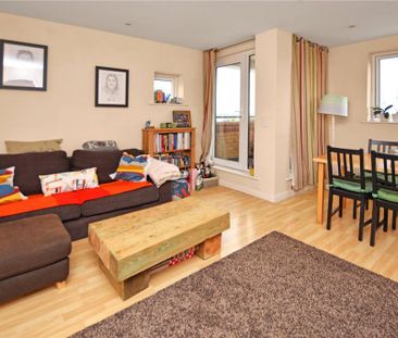 2 bedroom flat to rent - Photo 2