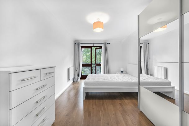 Goodhart Place, London, E14 - Photo 1
