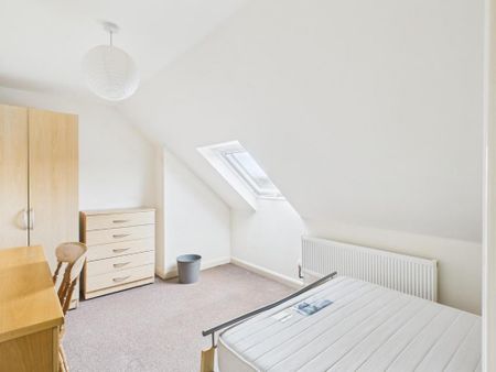 4 bedroom terraced house to rent - Photo 4