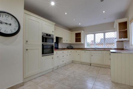 5 bedroom detached house to rent - Photo 3