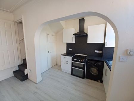 2 bedroom end of terrace house to rent - Photo 4