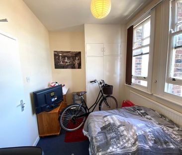 3 bedroom flat to rent - Photo 3