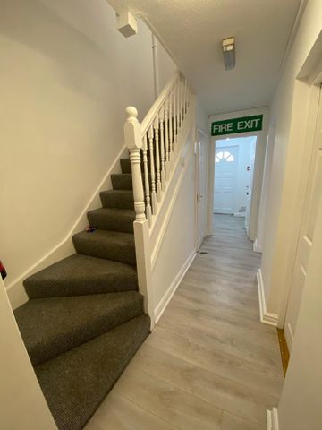1 bedroom in a house share to rent - Photo 4